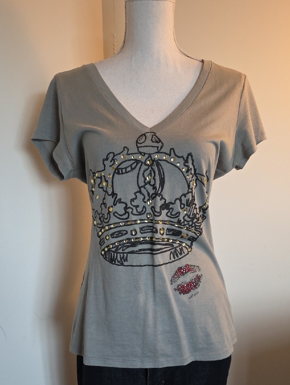 Women's V-Neck Crown Graphic Tee - Taupe